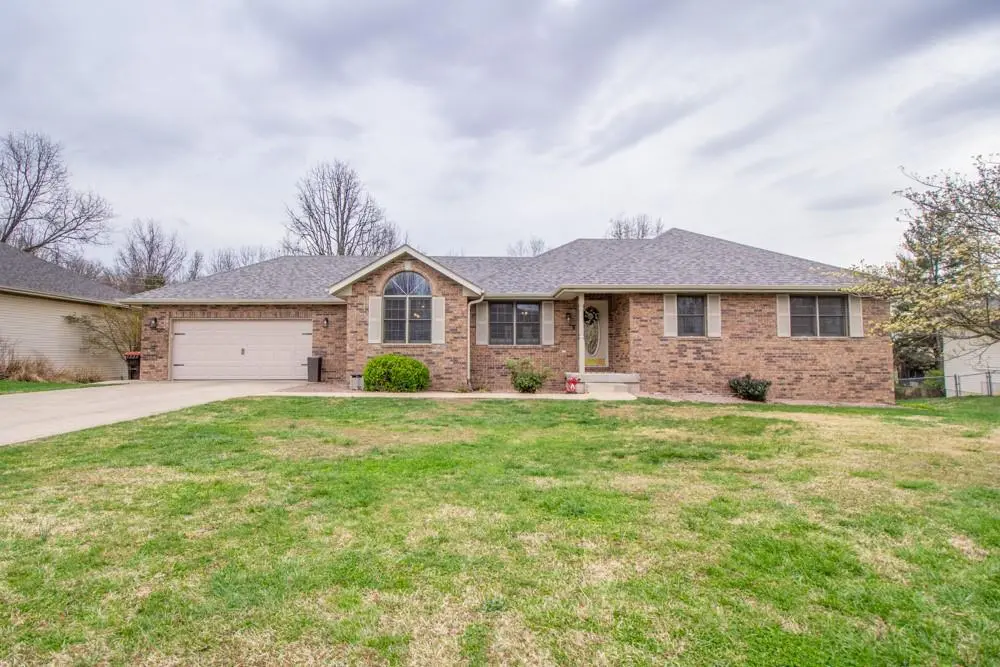 800 Rosewood DR, Lebanon, MO 65536