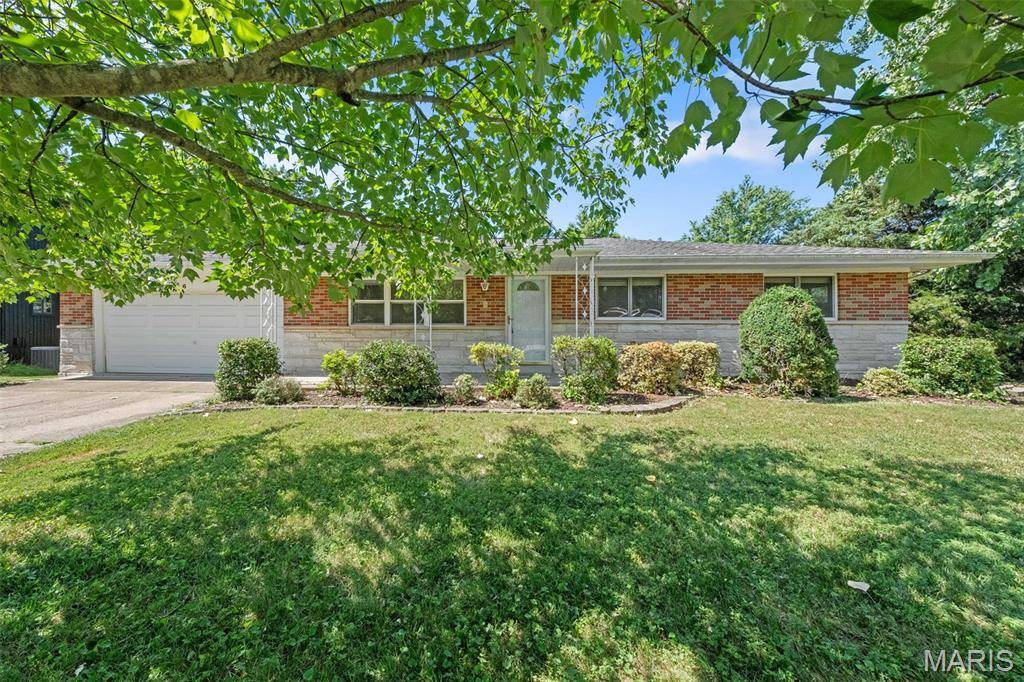 6 Ashgate CT, Fenton, MO 63026