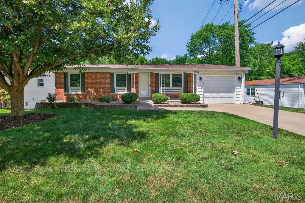 2255 Murray Forest DR, Maryland Heights, MO 63043