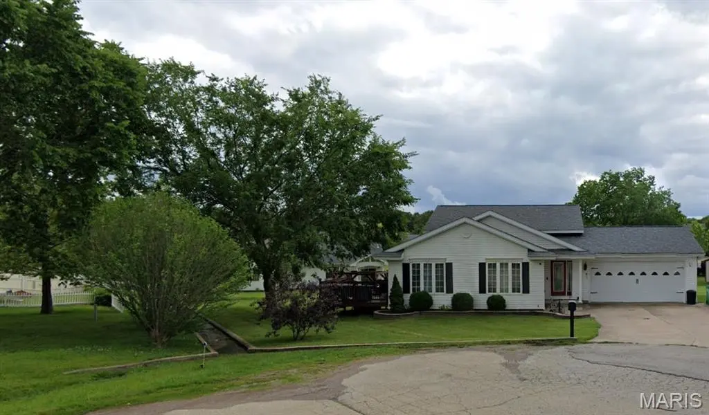 61 Dove CT, Farmington, MO 63640