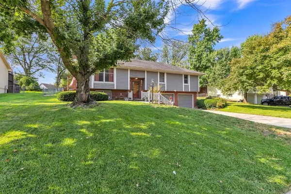 4404 Rainbow CT, St Joseph, MO 64506
