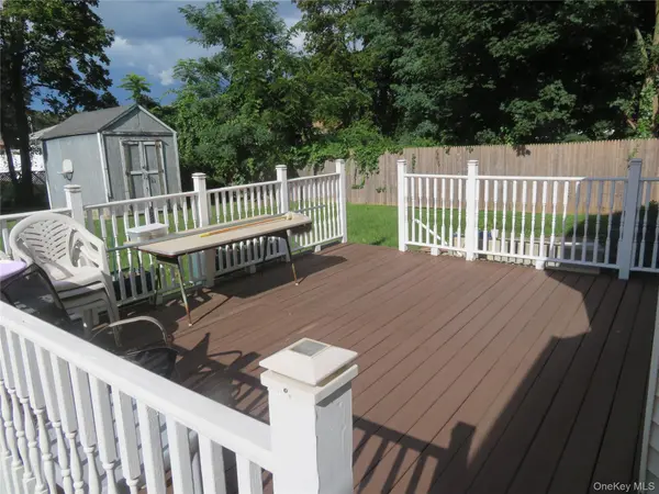 9 Palfrey ST, Bay Shore, NY 11706