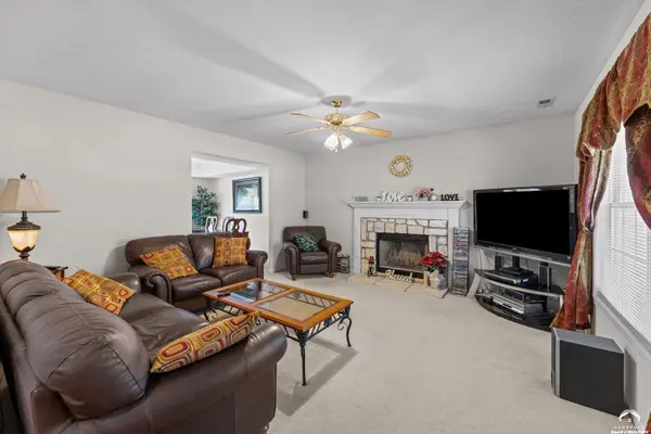604 Stowe CT, Lawrence, KS 66049