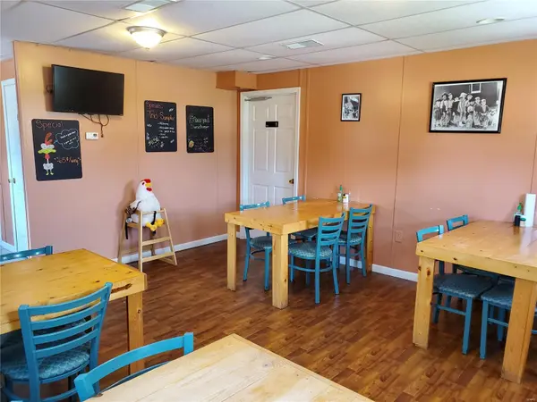 2453 State ST, Chester, IL 62233