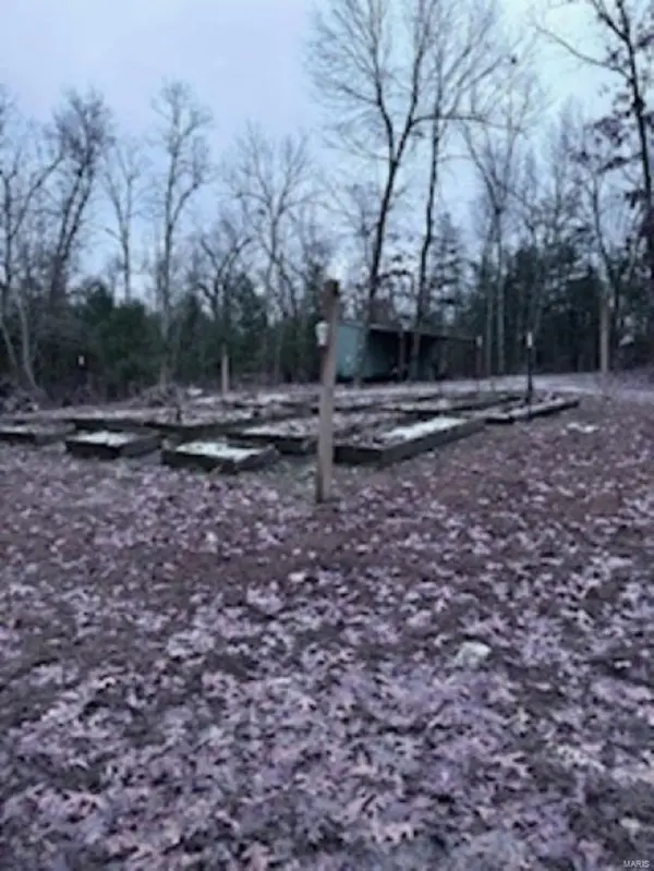 897 Private Road 5-200, Gainesville, MO 65655