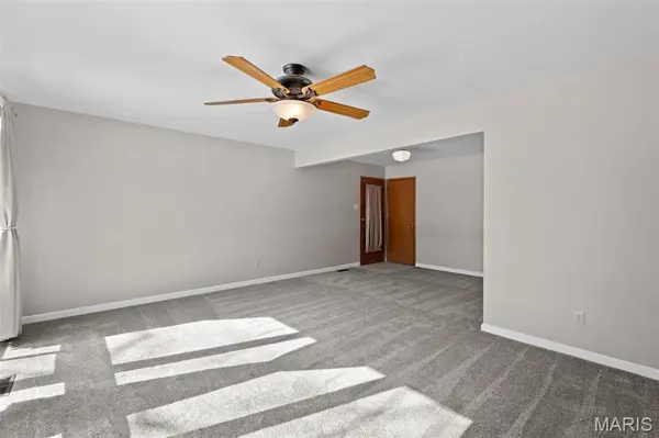 2447 Saint Robert LN, St Charles, MO 63301