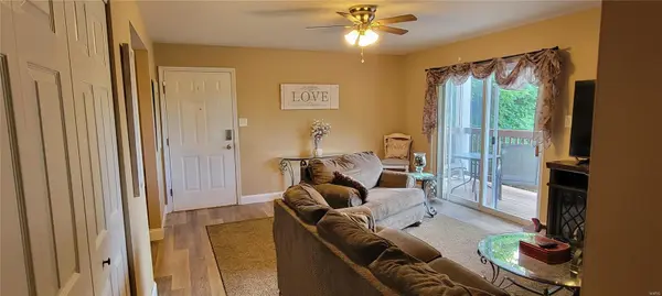 14 Eagle Rock CV #304, Valley Park, MO 63088