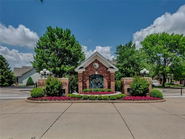 5 Picardy Hill DR, Chesterfield, MO 63017