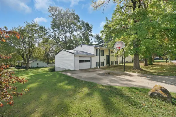 902 S A ST, Farmington, MO 63640