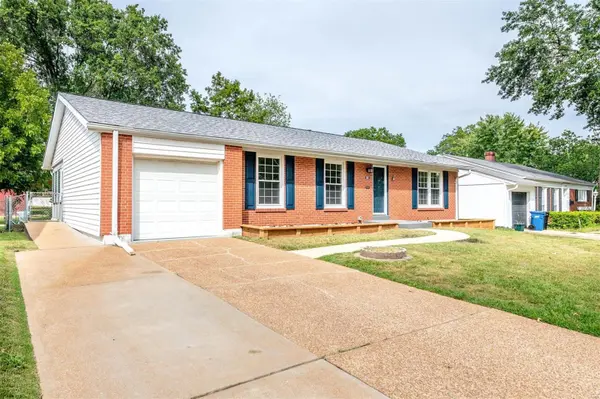 6011 Savio DR, St Louis, MO 63123