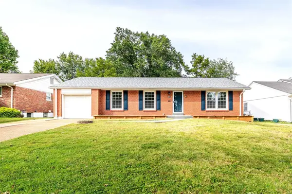6011 Savio DR, St Louis, MO 63123