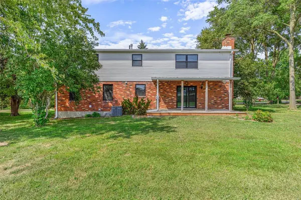 58 Oakwood, Ste Genevieve, MO 63670