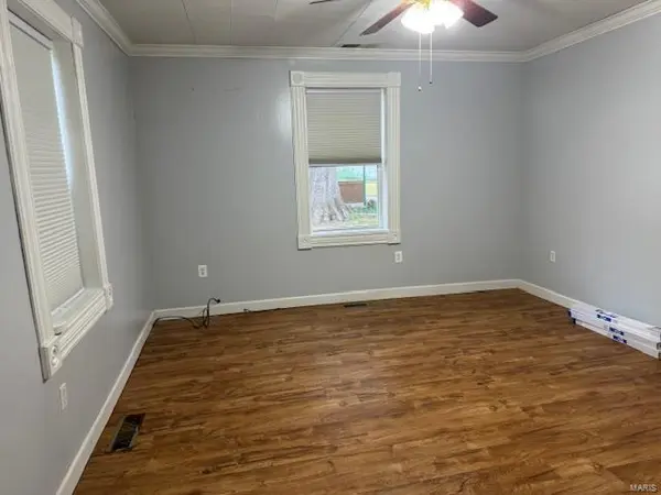 401 Broadway AVE, Leslie, MO 63056