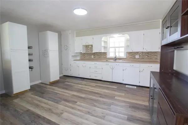 304 E 6th ST, Dixon, MO 65459