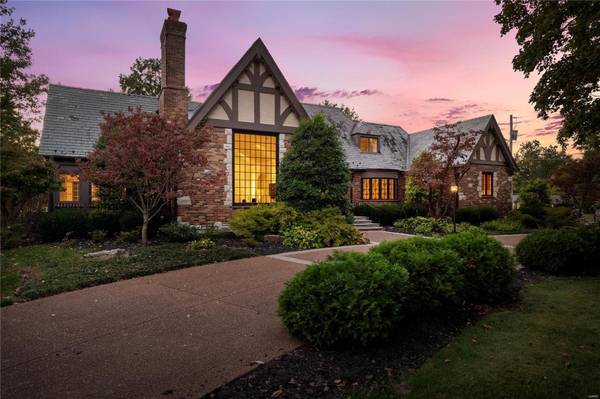 907 S Warson, Ladue, MO 63124