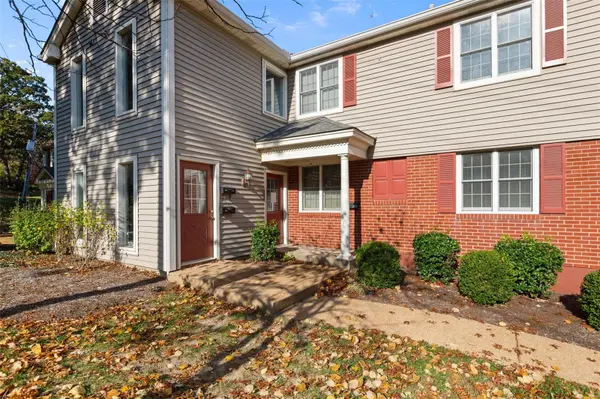 8945 S Swan CIR, St Louis, MO 63144