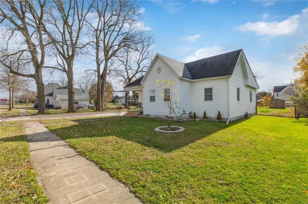 821 S Main St, Carrollton, IL 62016
