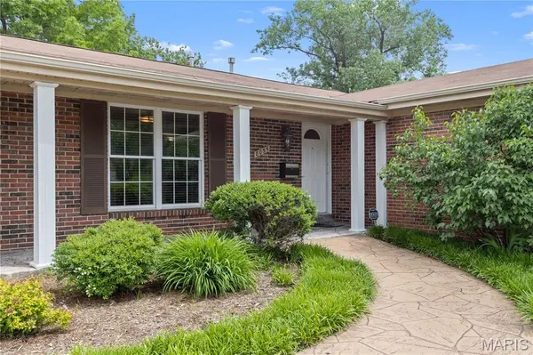 8055 Amherst AVE, University City, MO 63130