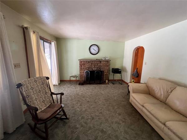 433 Plainview DR, East Alton, IL 62024