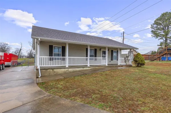 1205 Perrine RD, Farmington, MO 63640