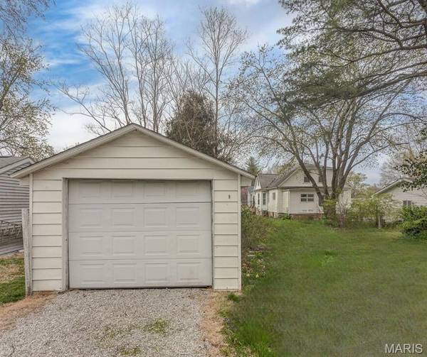 211 E Olive, Staunton, IL 62088