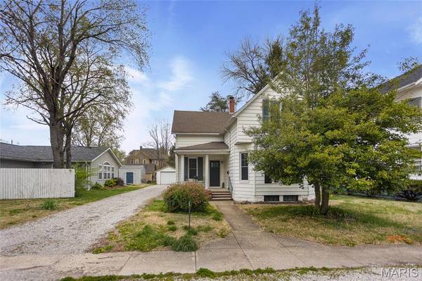 211 E Olive, Staunton, IL 62088