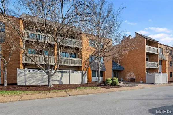 950 E Rue De La Banque #110, Creve Coeur, MO 63141