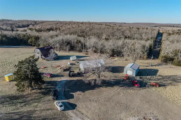 52 earnestville RD, Long Lane, MO 65590