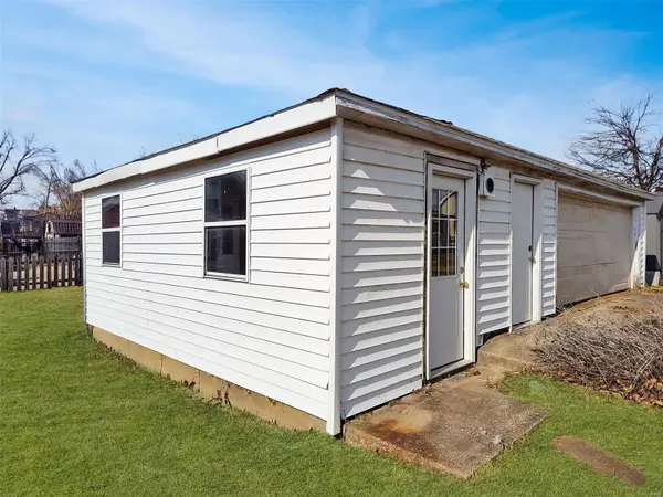 204 N West ST, Perryville, MO 63775