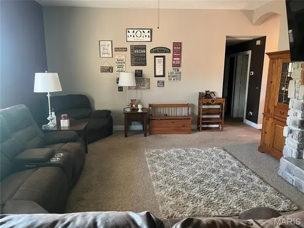 219 Creekview RD, Clever, MO 65631