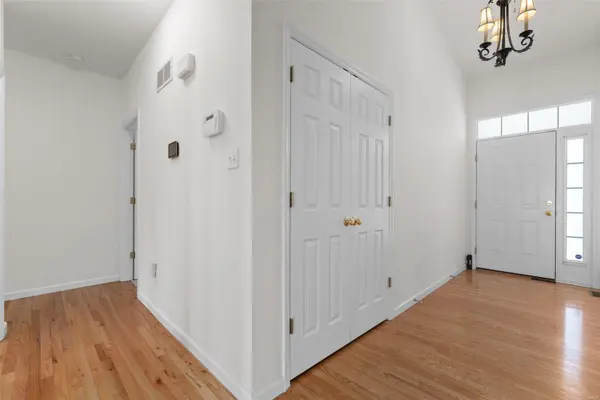 9 Upper Laurel Bluffs Ct, Hazelwood, MO 63042