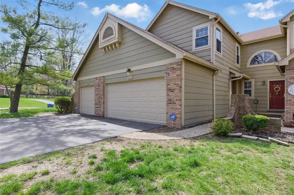 3156 Autumn Shores DR, Maryland Heights, MO 63043
