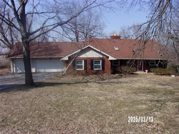 3949 Dunn RD, Hazelwood, MO 63042