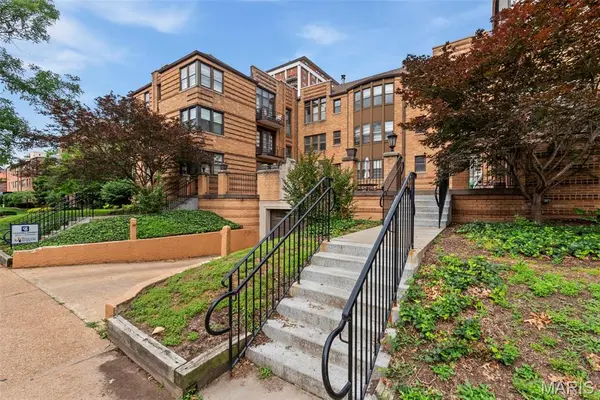 703 Westwood DR #1B, St Louis, MO 63105