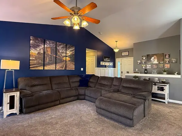 839 Silver Lake View DR, Pacific, MO 63069