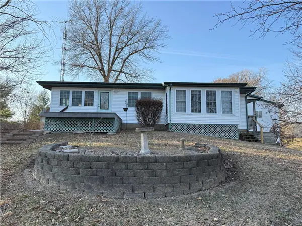 17255 Cottonwood LN, Carlinville, IL 62626