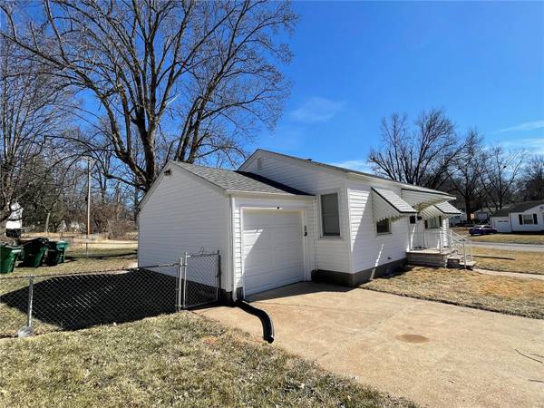 10060 Tappan DR, St Louis, MO 63137