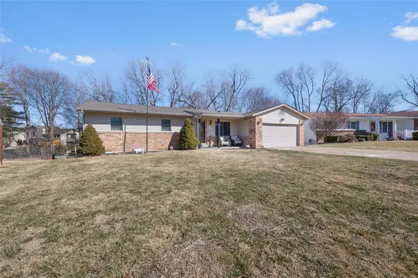 1916 Golden, St Peters, MO 63376