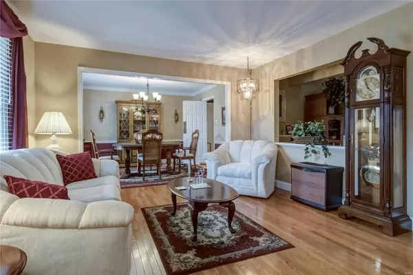 6012 Lafayette DR, Weldon Spring, MO 63304