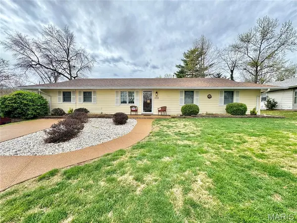 1319 Aloha DR,  Crestwood,  MO 63126