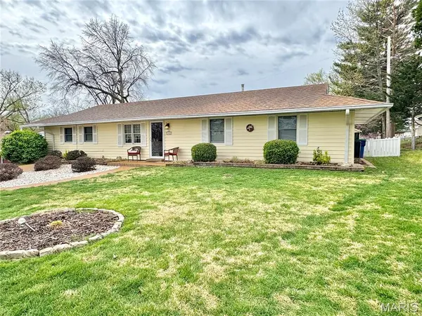1319 Aloha DR, Crestwood, MO 63126
