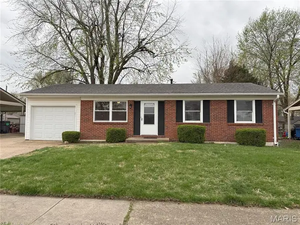 3259 Ipswich LN, St Charles, MO 63301