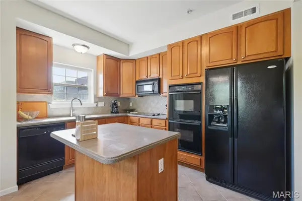 2 Monarch Trace Court #305, Chesterfield, MO 63017