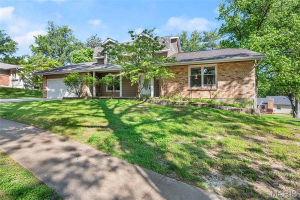 15659 Cedarmill DR, Chesterfield, MO 63017
