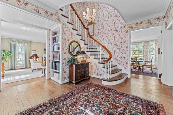 3 Greenbriar DR, Ladue, MO 63124