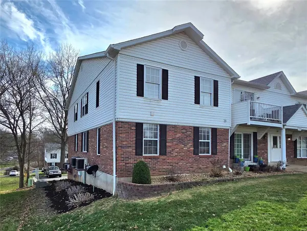257 Carriage CT, Washington, MO 63090