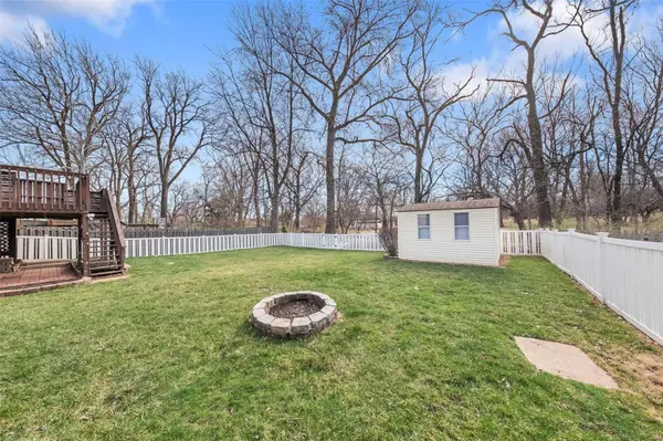 22 Dawnridge DR, Hazelwood, MO 63042