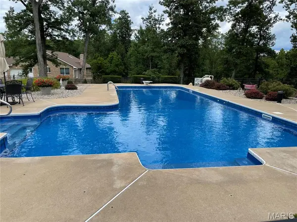 11 Isaac DR, Warrenton, MO 63383
