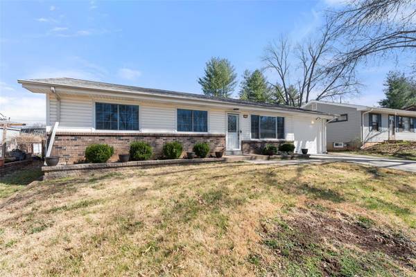 2414 Banister DR, St Louis, MO 63125