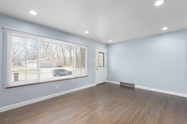 2414 Banister DR, St Louis, MO 63125